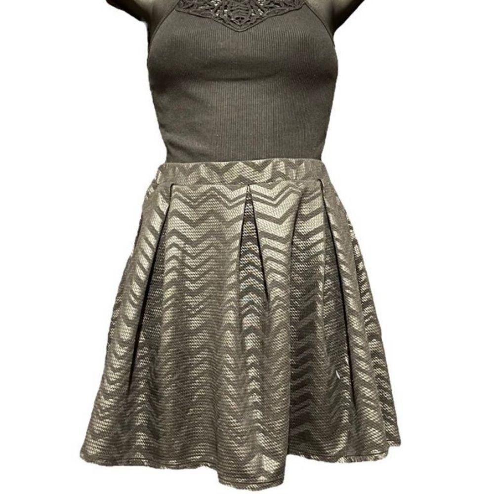 Black Shiny Zig-Zag Skater Skirt Junior’s Small